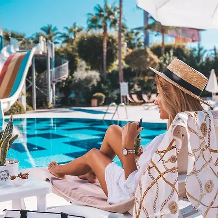White Adult Only Otel 4*