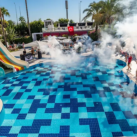 White Adult Only Otel Konaklı