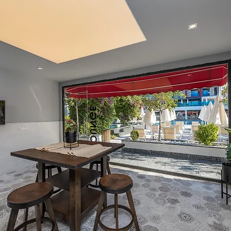 Hotel White Adult Only 4*